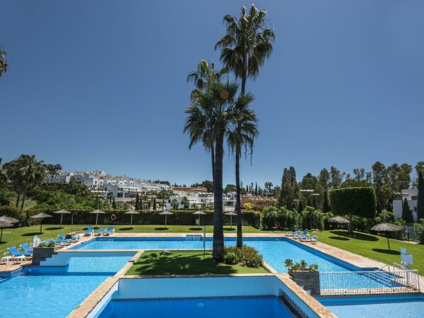 L'Eau, Ciel, Plante, Bleu, Piscine, Arbre, Ombre, Arecales, Design Urbain, Condominium