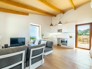 Couch, Eigentum, Tabelle, Möbel, Komfort, Holz, Interior Design, Zimmerpflanze, Wohnzimmer, Flooring