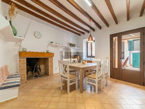 Table, Propriété, Meubles, Bois, Design Intérieur, Architecture, Sol, Sol, Salon, Cadre