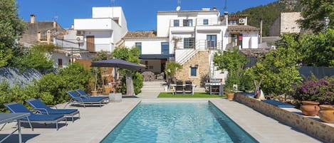 Water, Plant, Sky, Property, Building, Swimming Pool, Azure, Blue, Tree, Window