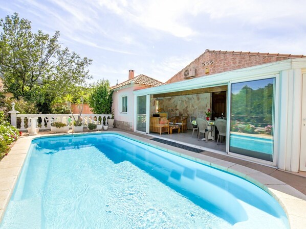 Water, Sky, Cloud, Plant, Property, Swimming Pool, Azure, Chair, Tree, Shade