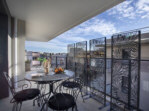 Apartment, Balcony, Condominium, Glass, Shade, Chair, Houseplant, Daylighting, Aluminium