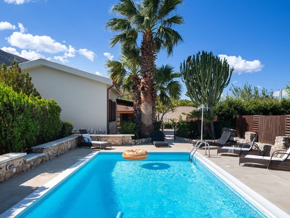 Water, Plant, Cloud, Sky, Swimming Pool, Nature, Azure, Tree, Building, Architecture