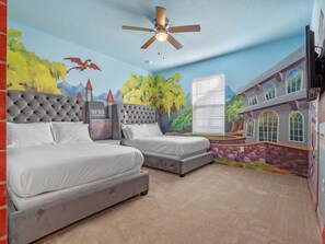Potter bedroom with 2x Full beds
