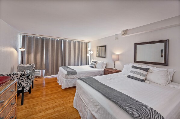 Spacious studio with two full beds - Spacious studio with two full beds
