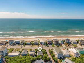 Aerial view of Pelican Place and its proximity to the beach