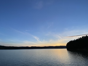 Hagg Lake at sunset. 9/10s of a mile away✨