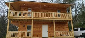 All-wood cabin in the heart of Blue Ridge