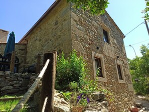 Exterior de la casa desde jardín trasero