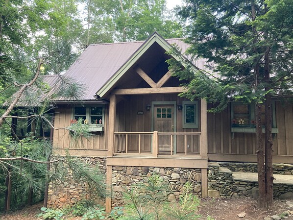 Sapphire cottage has plenty of room to be comfortable.