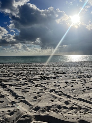 24 hour beach access / Sunrise 