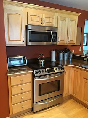 Full Kitchen with oven and stovetop