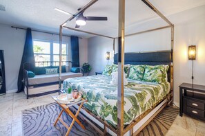 Bedroom 1 (Master Suite): king Bed