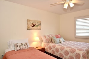 Bedroom w/ Full Bed & Twin Bed