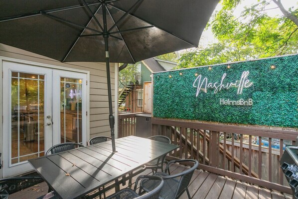Outdoor dining
