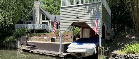 Lakefront Living in Quiet Canal of Lake Burton