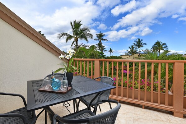 Maui Kamaole E202 lanai1