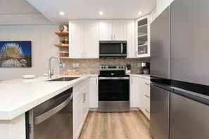 Maui Kamaole E202 kitchen1