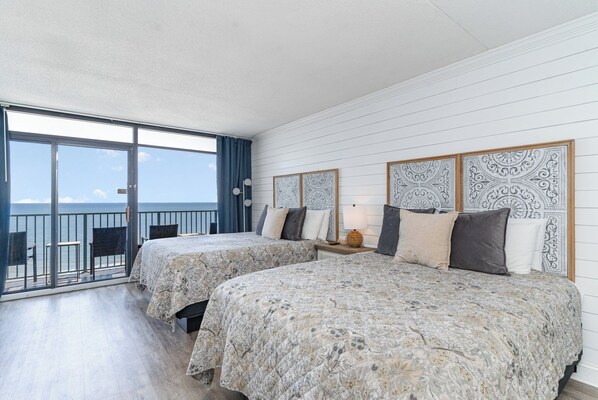 Enjoy this cozy room with amazing View all Winter!