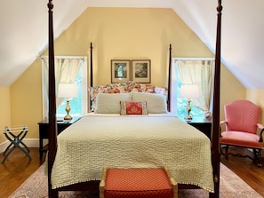 The Queen-bed "Alsace" bedroom