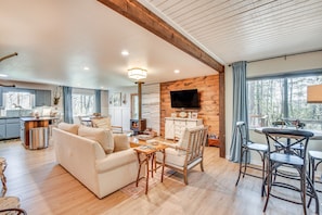 Living Room | Smart TV | Free WiFi | Wood-Burning Stove