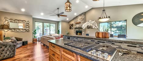 Luxury Lake Tahoe Spacious Great room with Modern Kitchen , Dinning table and open bar seating Fire Place! Perfect for that family and friends getaway