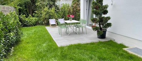 Wunderschöne Designerwohung/Haus in Haus mit eigenem sonnigen Garten & Terrasse