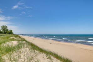 Wells Street Beach | Walking Distance
