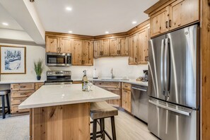 Brand new, fully renovated kitchen