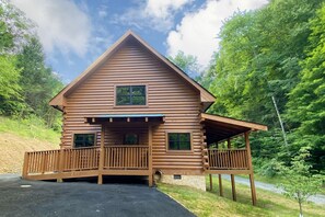 Smoky Bear Cabin - Wheelchair Accessible