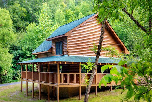 Smoky Bear Cabin - Wheelchair Accessible