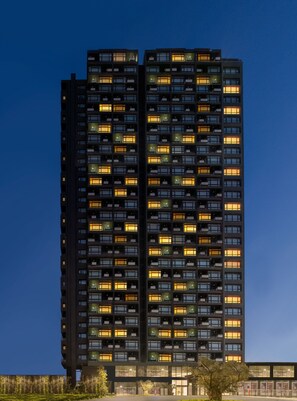 Vista frontal de la propiedad