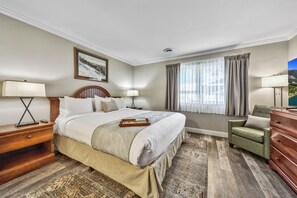 Unit with 1 King & 1 Queen Bed