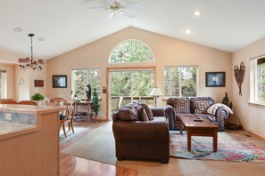 Living room with Smart/cable TV, gas fireplace and comfortable seating