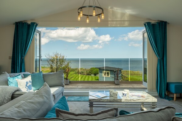 Sunset, Overstrand: Nestled right on the coast with stunning sea views