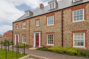 Acorn Cottage, Holt: A stylish brick and flint, mid-terrace hideaway