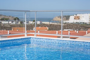 This modern apartment for rent, with 2 bedrooms and pool, is in Sao Martinho do Porto - Silver Coast, Portugal