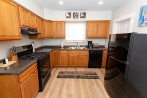 Plenty of space in this kitchen to cooks some great meals!