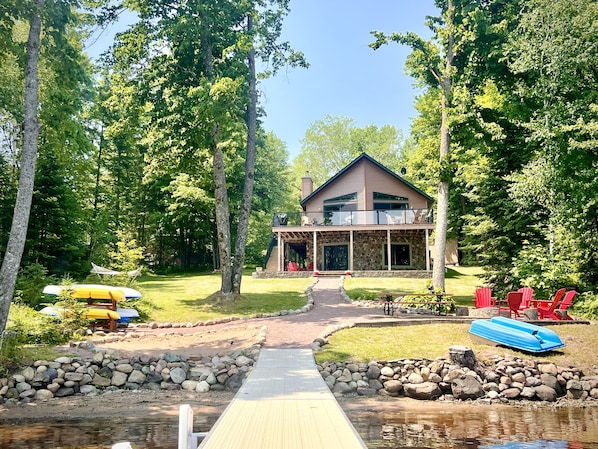 Welcome to Willie’s on Nelson - enjoy the lake toys and sand area