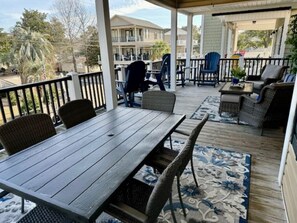 Wonderful deck with plenty of seating