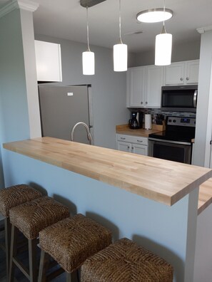 full kitchen 
