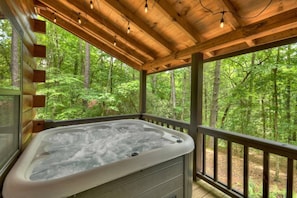 Hot Tub on front deck!