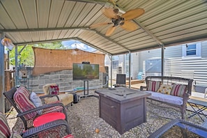 Covered Seating Area | Fire Pit | Flat-Screen TV