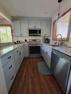 Large range, microwave and dishwasher for all the conveniences of home