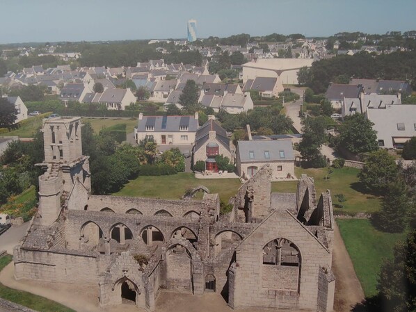 Bâtiment, Ciel, Propriété, Plante, Arbre, Design Urbain, Paysage, Maison, Ville, Façade