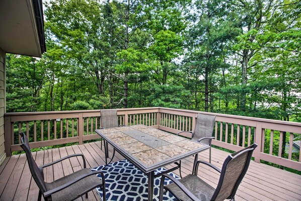 Wintergreen Resort Vacation Rental | 2BR | 2BA | 2 Stories | 1,096 Sq Ft