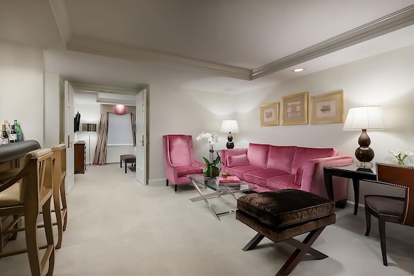 Exact unit will be assigned upon arrival. Views, colors and decor may vary.