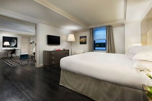 Spacious master-bedroom with a King size bed and flat screen TV
(the exact view may differ, depending on the location of the unit)