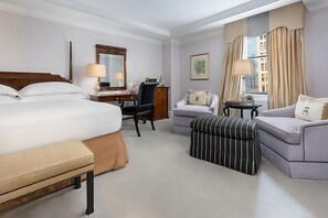 Comfortable unit with 1 King size bed
(the exact view may differ, depending on the location of the unit)