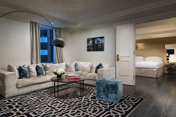 Exact unit will be assigned upon arrival. Views, colors and decor may vary.